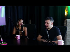 Play MP4 - Morena tem os peitos e a buceta chupada depois de falar que o cliente nunca sentiu prazer transando&comma; ent&atilde;o realiza seus fetiches de cuspe&comma; gostou de fazer uma menage feminina - Casal Kaliente