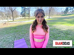 Play MP4 - puta que hace yoga estimula su clitoris pero en mi cama