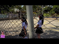 Play MP4 - Mi amiga rebelde me sonsaca para escapar de clases&comma; y nos divertimos jugando a las tijeras