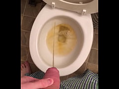 Play MP4 - AlphaKingAndrew pissing