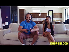 Play MP4 - BBC pizza delivery guy pounds busty ebony MILF in front of her BF