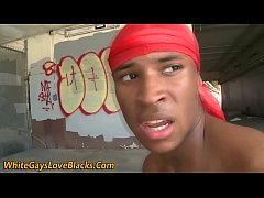 Play MP4 - White screws black hole