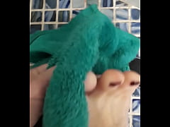 Play MP4 - Toe-mato toes routine&comma; warning&colon; may cause spontaneous erection