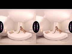 Play MP4 - PORNBCN Realidad virtual&comma; la milf Gina Snake se masturba para ti &period; VR Oculus Rift