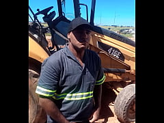 Play MP4 - Trabalhador foi bater uma e o chefe quase pega ele com a m&atilde;o na obra