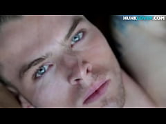 Play MP4 - Athletic amateur toying ass and solo jerking off