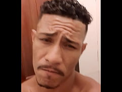 Play MP4 - Dando uma mijada