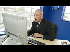 Play MP4 - Slutty milf secretary is having affair with her boss in the office