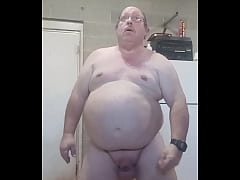 Play MP4 - Work  beating balls