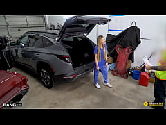 Play MP4 - Roadside - Petite Blonde Ashley Tee Trades Pussy For Auto Repairs