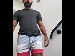 Play MP4 - Flashing and cuming on Stairwell