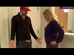 Play MP4 - Stepmom welcomes home and pleases stepson