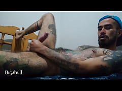 Play MP4 - Masturbating under my shorts