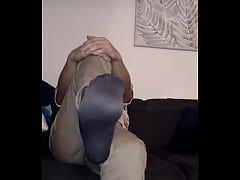 Play MP4 - You &period;&period;&period; lick his feet