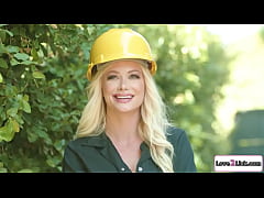 Play MP4 - Brunette electrician fingers a milf cunt