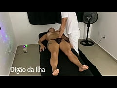 Play MP4 - Hotwife faz squirt om 2 na massagem