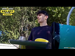 Play MP4 - Double Teaming The Foam Party MILF Syren De Mer &sol; Brazzers&sol; Enter XVPROMO on official site for discount