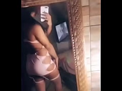 Play MP4 - ENGASGANDO NA ROLA GRANDE E GROSSA