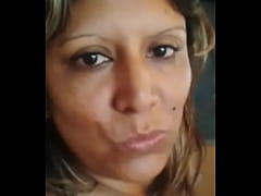 Play MP4 - mostrando sus pechos