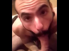 Play MP4 - Mamando y orde&ntilde;ando a dos machos