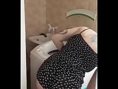 Play MP4 - C&Acirc;MERA ESCONDIDA FLAGRA EMPREGADA FICANDO PELADA PRA POR A ROUPA LAVAR