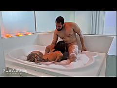 Play MP4 - Levei minha amante para relaxar na banheira do motel&period;