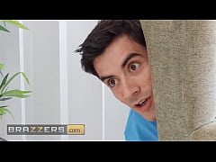 Play MP4 - &lpar;Amy Amor&rpar; Sapphire Lapiedra Pull &lpar;Jordi&rpar; Into An Intense 3some Him With Their Big Tits - Brazzers