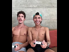 Play MP4 - NOVINHO PERDEU NO GAME E TEVE DE SENTAR NO PAUZ&Atilde;O DE 25CM