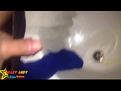 Play MP4 - Andy pisst einfach in die Badewanne der besten Freundin &lpar;heimlich&rpar;