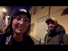 Play MP4 - Pam visite Aix &agrave; sa mani&egrave;re&period;&period;&period;