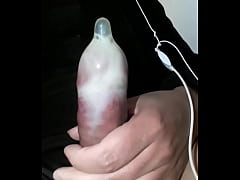 Play MP4 - huge cum in condom