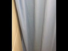 Play MP4 - La follo mientras se ba&ntilde;a y grita cuando se lo entro