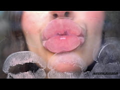 Play MP4 - Sensual creamy nude lipgloss kiss