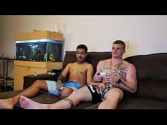 Play MP4 - dois malokas heteros se pegando