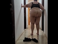 Play MP4 - Coolmarina&period; Meada caliente y aplasta la lata con ropa interior