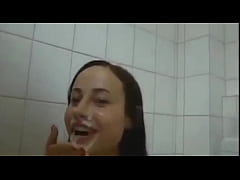 Play MP4 - SLUT GIRL FUCKS HER FRIEND AT A BATH