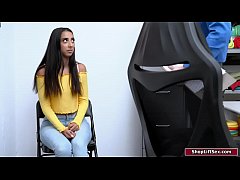 Play MP4 - Brunette dominated by a security officer