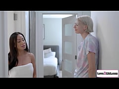 Play MP4 - Stepdaughter licks stepmom in the shower