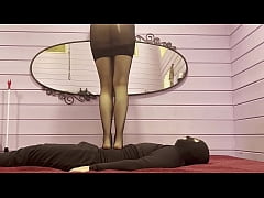 Play MP4 - Nylon Mistress trample her slave