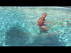 Play MP4 - MAXXX LOADZ SHADOW BOXING HE LOVES THE SWIMMING POOL & STAYING FIT