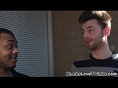 Play MP4 - Hunk fucks big black dick