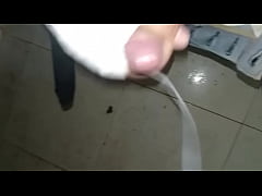 Play MP4 - Me orino en los pantalones con mis pa&ntilde;ales de tela y de paso tre deliciosos orgasmos