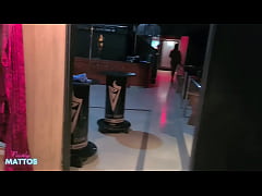 Play MP4 - As safadas ficam peladinhas no clube de swing