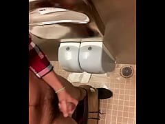 Play MP4 - Wanking in the restroom