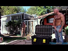 Play MP4 - Muscled dude sucking dick