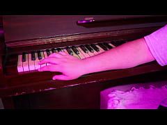 Play MP4 - La fiesta del terror nos trae al domonio de vanemilfit para un gran trio - VIDEO COMPLETO