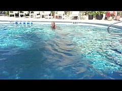 Play MP4 - HARDBODY ITALIAN PORNSTAR MAXXX LOADZ WORKING OUT IN THE POOL