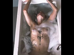Play MP4 - Take a bath with me&quest;