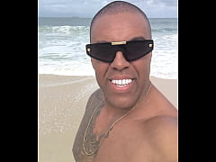 Play MP4 - K&auml;nd svart man fr&aring;n Copacabana &aring;ker till Ukraina f&ouml;r att tr&auml;ffa utl&auml;ndska kvinnor