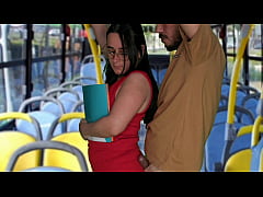 Play MP4 - Estudante encoxada e fodida dentro do &ocirc;nibus em publico&excl;